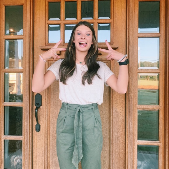 Meet your Posher, Ava - Picture 1 of 1